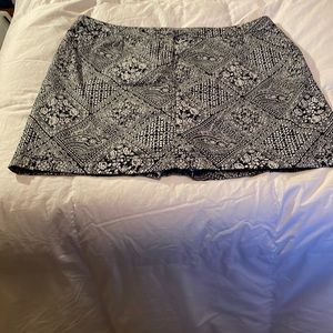 Skort. Karen Scott. Size 18W. Black/ white. Excellent condition.